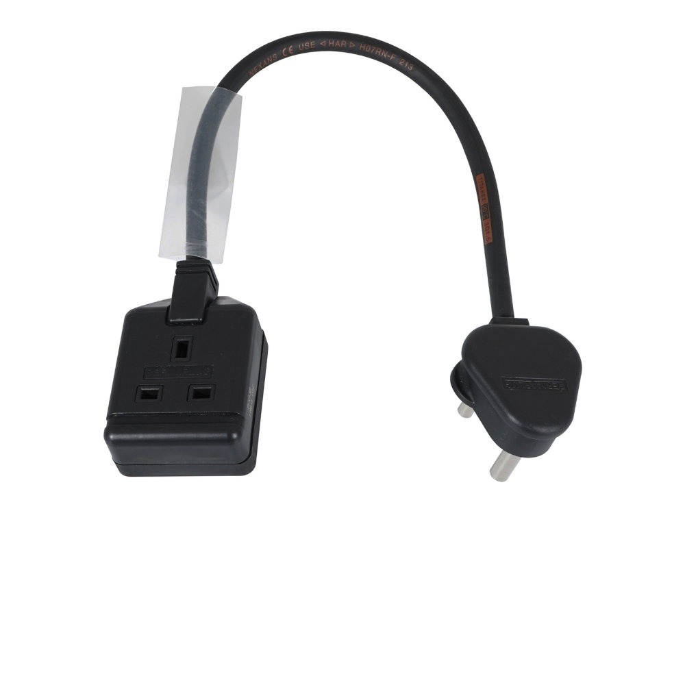Elumen8 0.35m 1.5mm 15A Male – 13A Female Adaptor Cable Elumen8 0.35m 1.5mm 15A Male - 13A Female Adaptor Cable